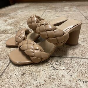 Express tan sandal 6.5